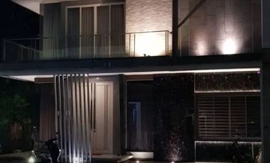 LEVEL LUXURY - BARU & MEWAH!
Rumah 3.5 Lantai Modern Luxury Contemporary - Super Langka di Puri Mansion, Jakarta Barat
Unit baru, luas besar, finishing premium, dan dilengkapi Private Pool. Cocok untuk keluarga yang mengutamakan kenyamanan, privasi, dan prestise