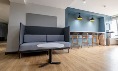 Alquiler de oficina comercial para 3 personas en Bogota, Tequendama.