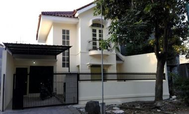 DISEWA TOWN HOUSE TAMAN PARIS - LIPPO KARAWACI