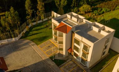 Departamento de venta en Conjunto Habitacional La Giralda, el conjunto más lindo del Valle de los Chillos.